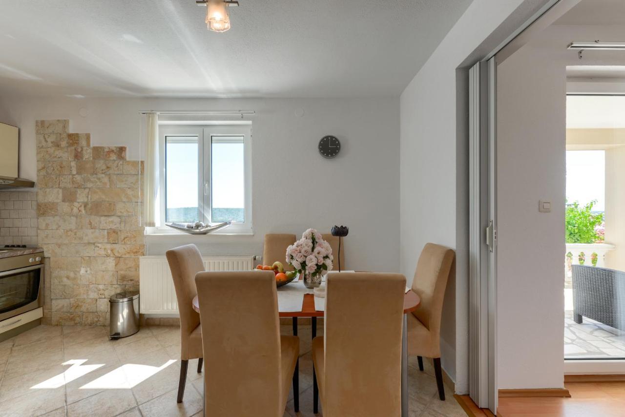 Haus Lilli Mit Pool Apartment Razanac Bagian luar foto