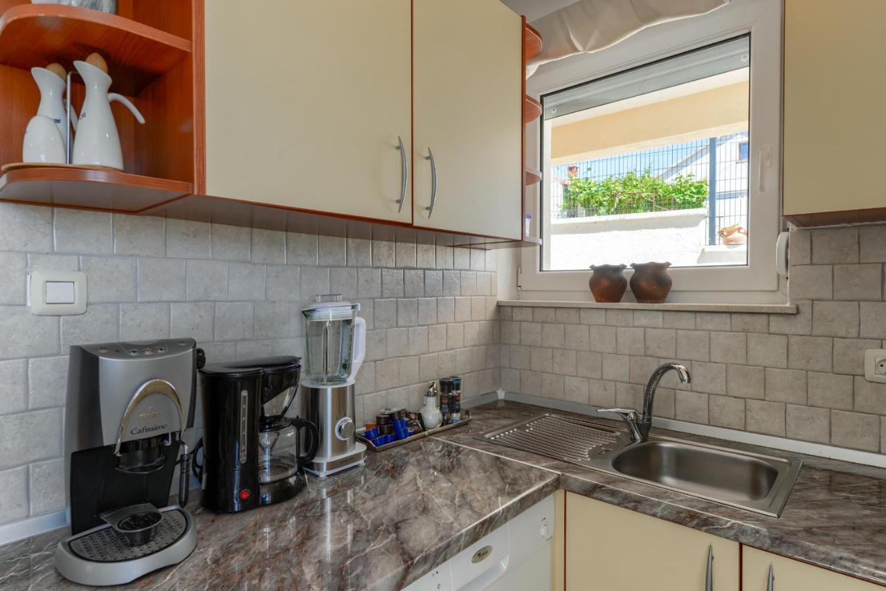 Haus Lilli Mit Pool Apartment Razanac Bagian luar foto