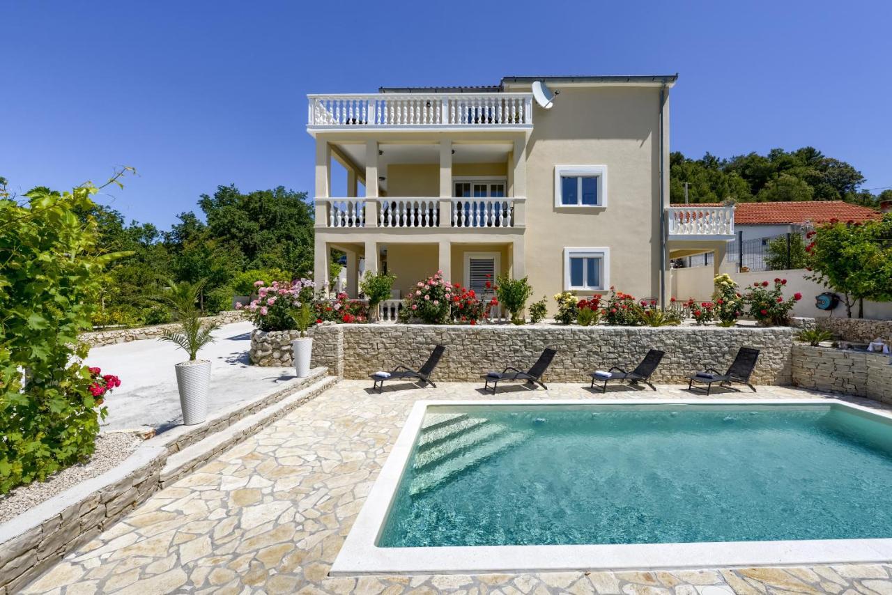 Haus Lilli Mit Pool Apartment Razanac Bagian luar foto
