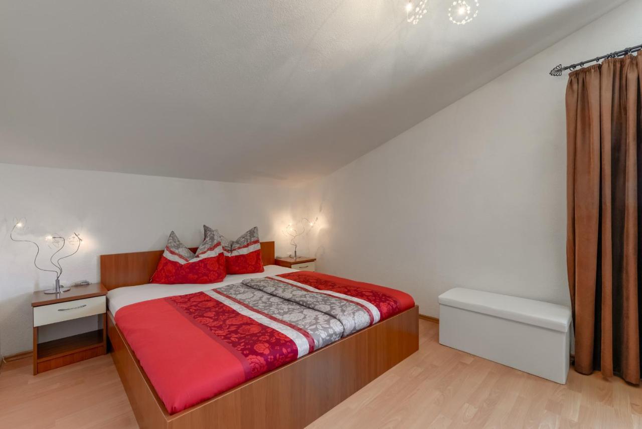 Haus Lilli Mit Pool Apartment Razanac Bagian luar foto