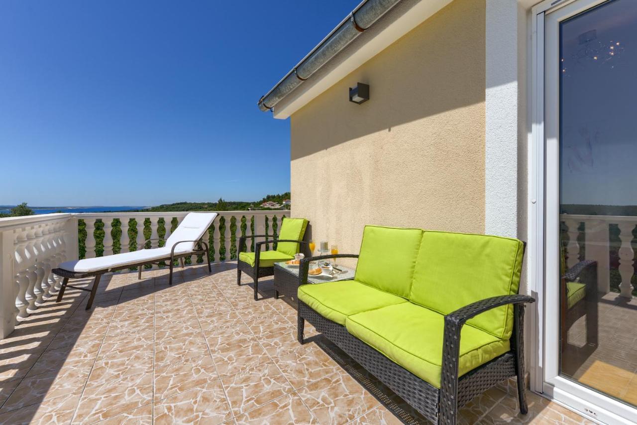 Haus Lilli Mit Pool Apartment Razanac Bagian luar foto