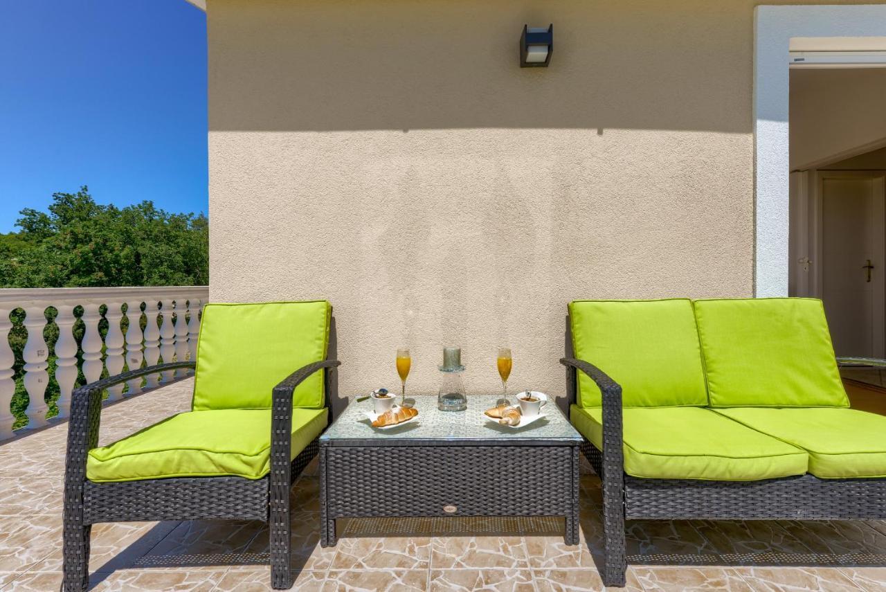 Haus Lilli Mit Pool Apartment Razanac Bagian luar foto