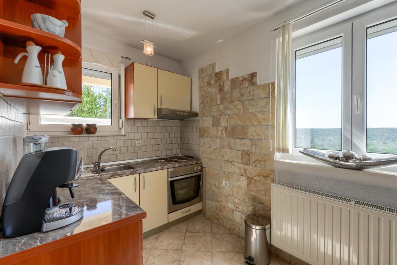 Haus Lilli Mit Pool Apartment Razanac Bagian luar foto