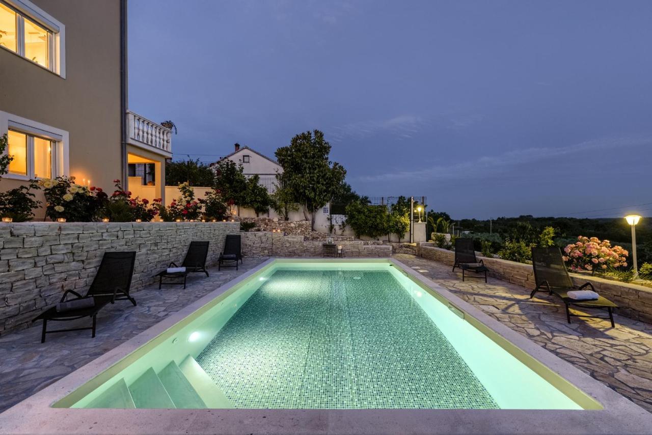 Haus Lilli Mit Pool Apartment Razanac Bagian luar foto