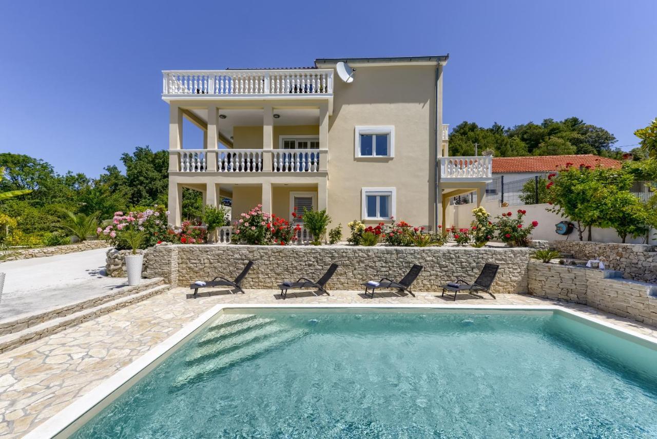 Haus Lilli Mit Pool Apartment Razanac Bagian luar foto