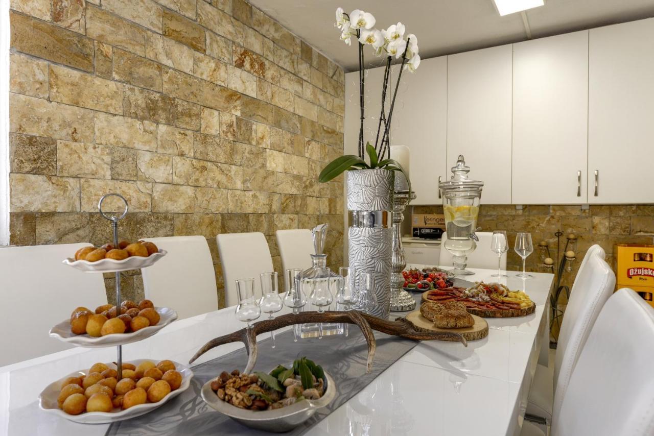 Haus Lilli Mit Pool Apartment Razanac Bagian luar foto